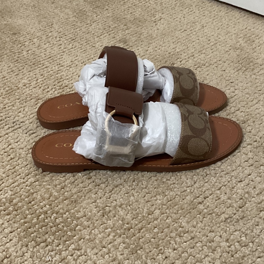 Coach Hallie Sig Sandal - Picture 5 of 6
